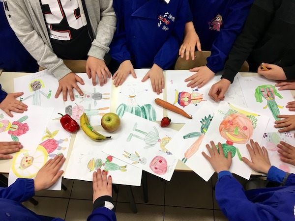 Frutta nelle scuole tra etichette strane e interrogazioni 