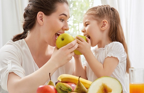 Frutta vs merendine, il dilemma dei genitori
