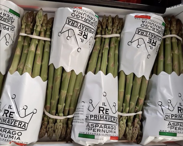Listini extra per i primi asparagi top quality