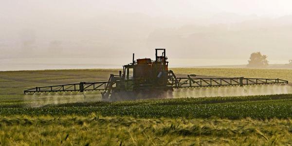 Pesticidi, l'Europa vuole più trasparenza