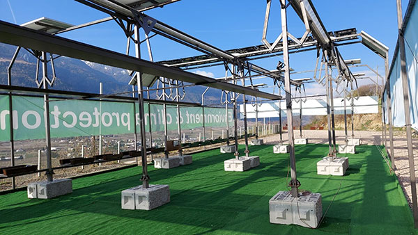 Tende automatizzate per difendere le colture
