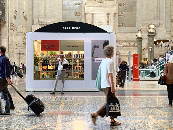 Alce Nero debutta a Milano Centrale con un temporary shop