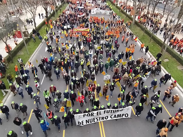 Spagna, la protesta dei produttori sommerge la capitale