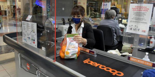 Taglio dell'Iva sugli alimenti, frutta e verdura escluse