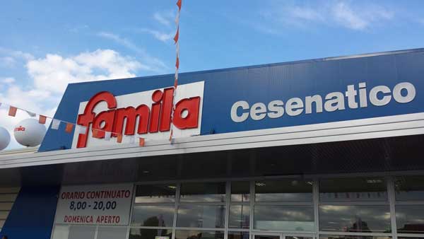 Bagno di folla per il nuovo Pdv Famila a Cesenatico