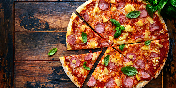 The hawaiian pizza valorizza l'ananas