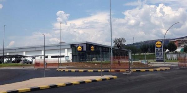 Lidl apre a Caserta, ortofrutta scontata del 50%