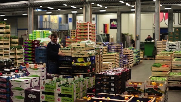 Mercati, dibattito nel vivo: «Sono troppi»; «Cambiare orari»