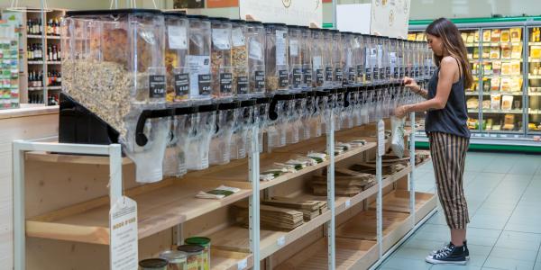 NaturaSì, frutta secca e legumi alla spina