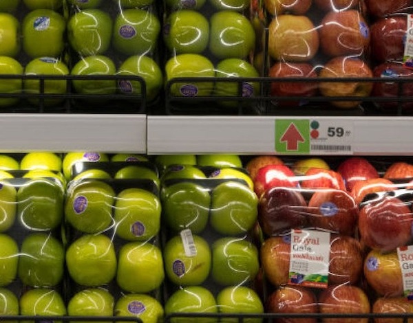 «Stop plastica sull'ortofrutta, ci rimette anche l'Italia»