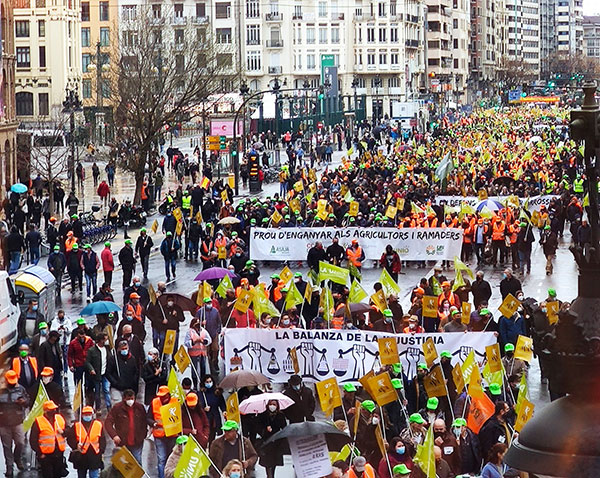 Spagna, non si fermano le proteste degli agricoltori
