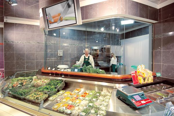 Metro apre a tutti in Germania e Francia, in Italia è crisi